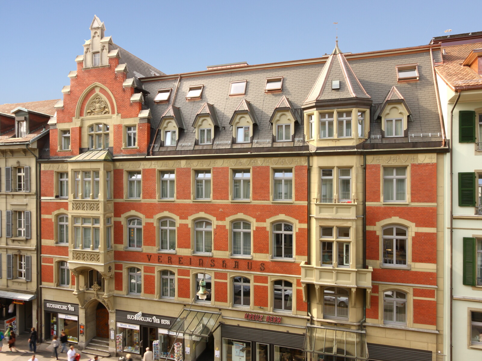 Aussenansicht des Hotel Kreuz Bern in der Altstadt mit historischer Fassade. Aussenansicht des Hotel Kreuz Bern in der Altstadt mit historischer Fassade.