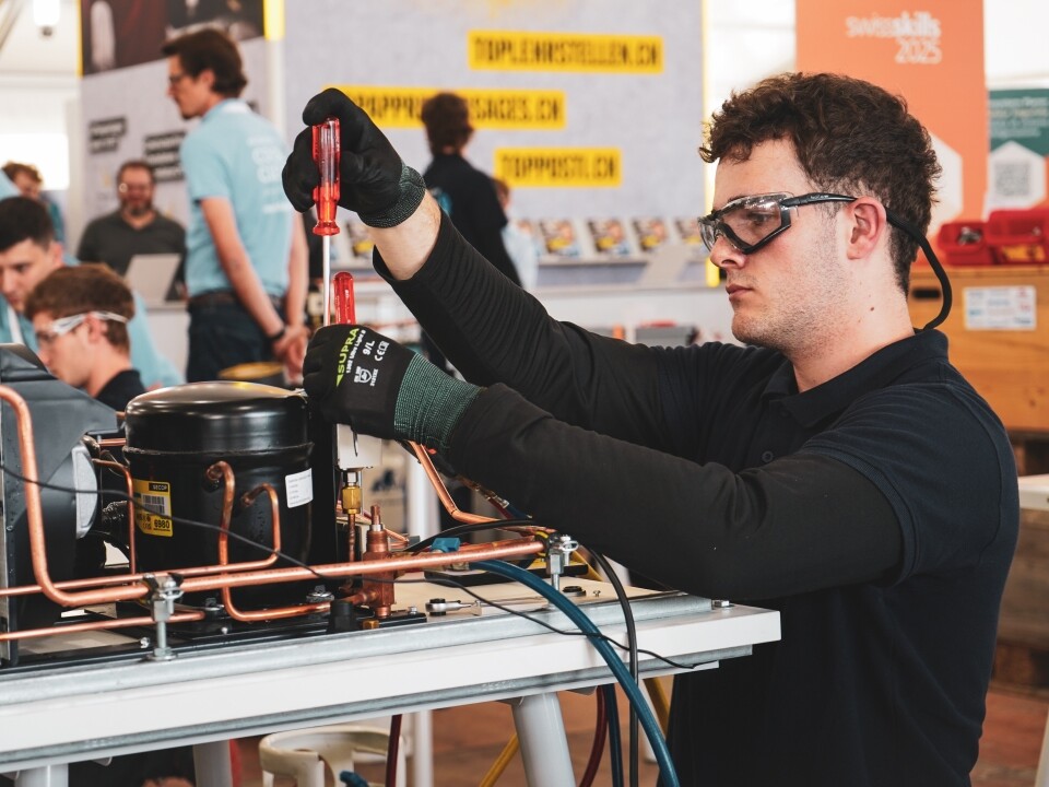 Zaugg Kältesystemmonteur Arbeit an Kälteanlage Zaugg Kältesystemmonteur Arbeit an Kälteanlage